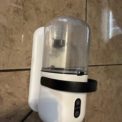 The grooming vacuum on a tiled floor, photo from Ruben G.’s review