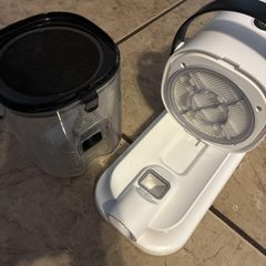 The vacuum with its dust cup taken off, photo from Ruben G.’s review