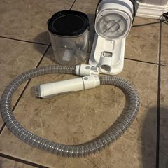 The vacuum with the hose and brush attached, photo from Ruben G.’s review